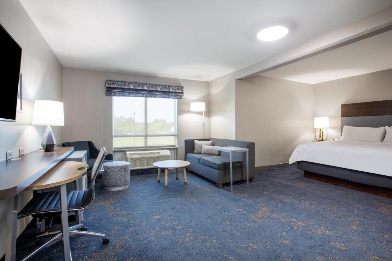 King Suite - Non-Smoking at Holiday Inn Conference Center - Valdosta by IHG