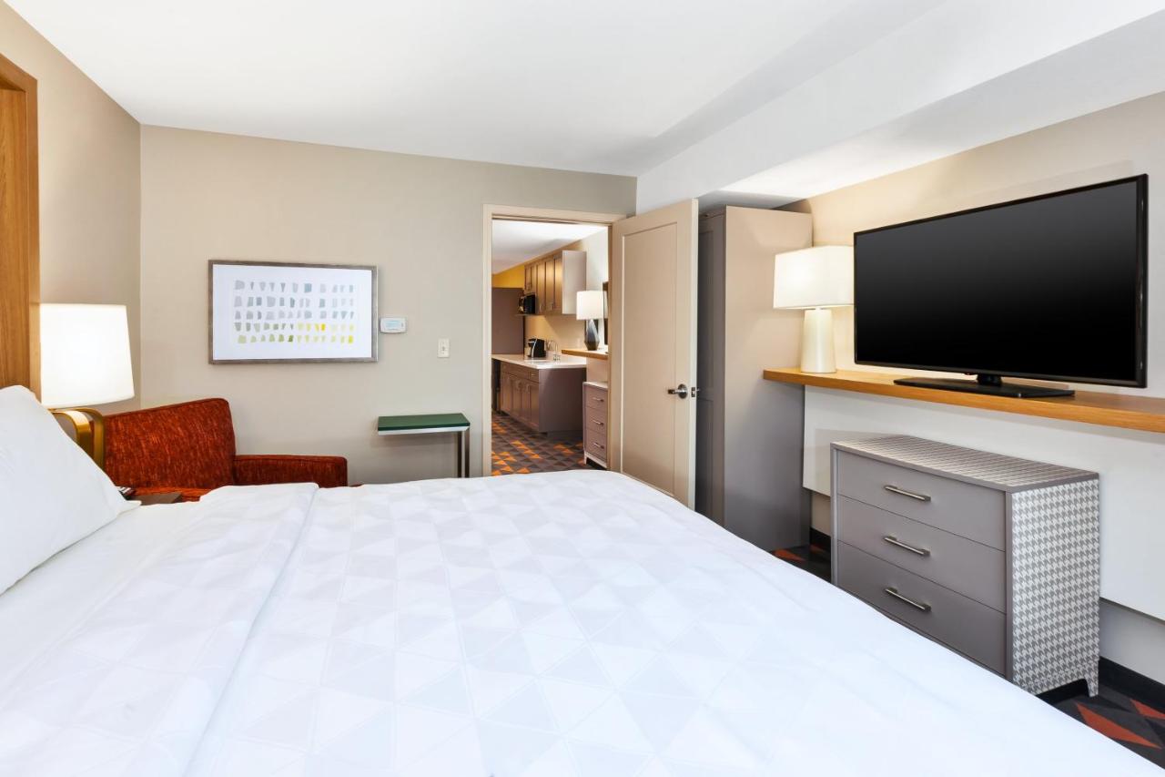 King Suite - Non-Smoking at Holiday Inn & Suites Toledo Southwest - Perrysburg by IHG
