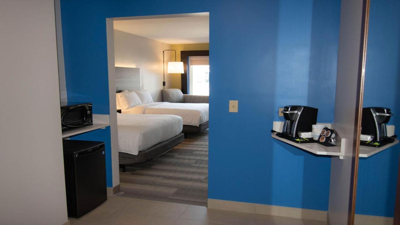 Twin Room with Mobility Accessible Roll-In Shower at Holiday Inn Express & Suites Tonawanda - Buffalo Area, an IHG Hotel