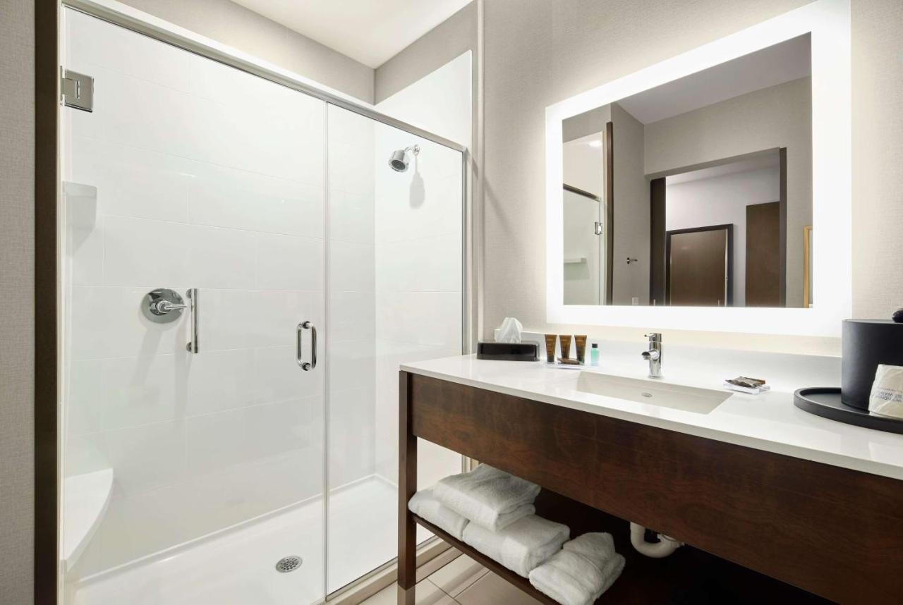 Deluxe King Room - Non-Smoking at Wingate by Wyndham Hurricane WV