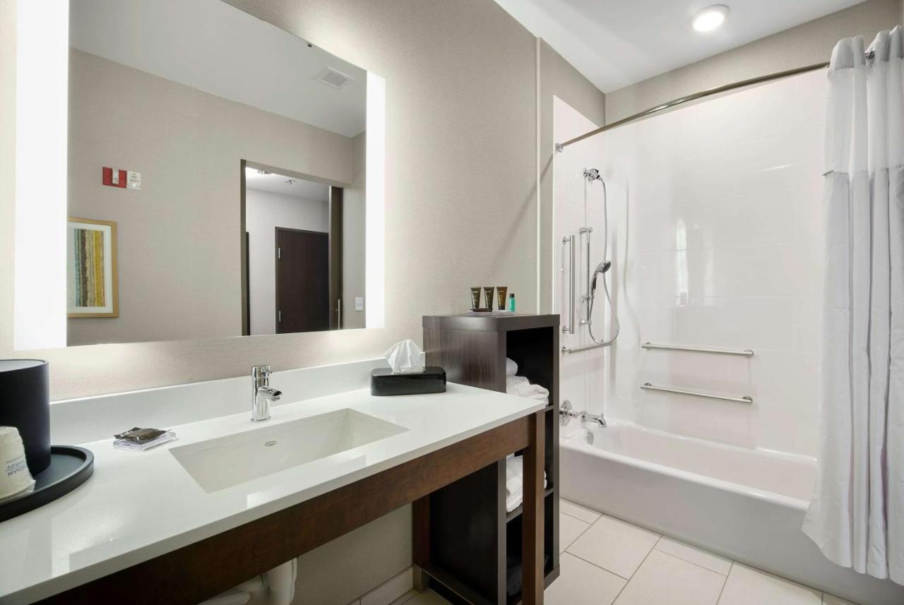 Queen Room with Two Queen Beds - Mobility Access/Non-Smoking at Wingate by Wyndham Hurricane WV