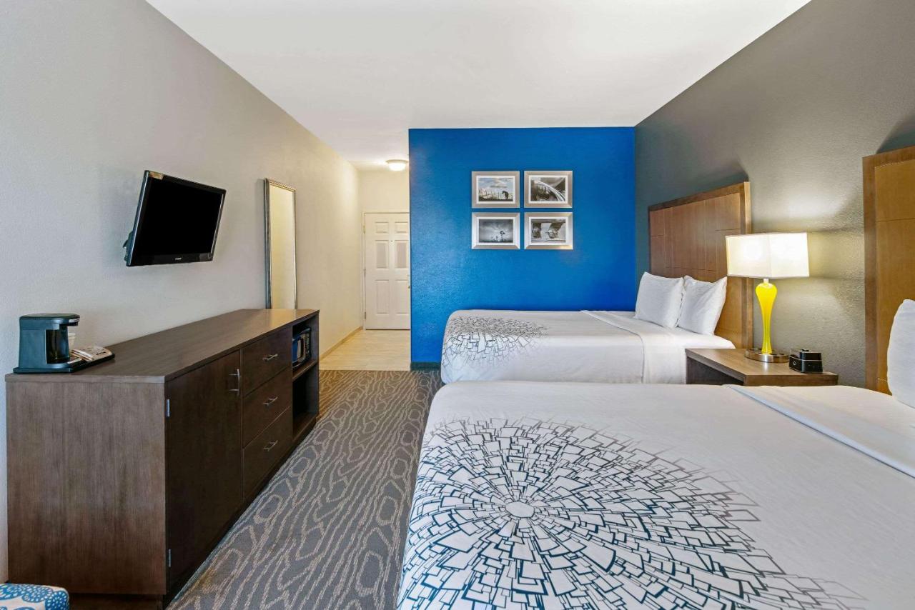 Queen Room with Two Queen Beds with Tub and Countryside View - Mobility Access/Non-Smoking at La Quinta Inn & Suites by Wyndham Mercedes Outlet Mall