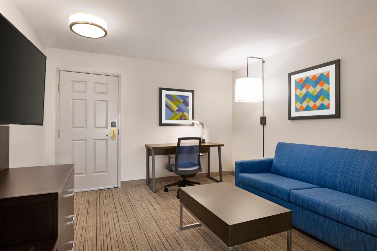 King Suite at Holiday Inn Express Sarasota East - I-75 by IHG