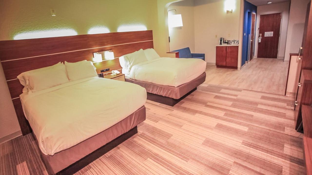 Queen Room with Sofa Bed - Non-Smoking at City Express By Marriott Daytona Beach Speedway