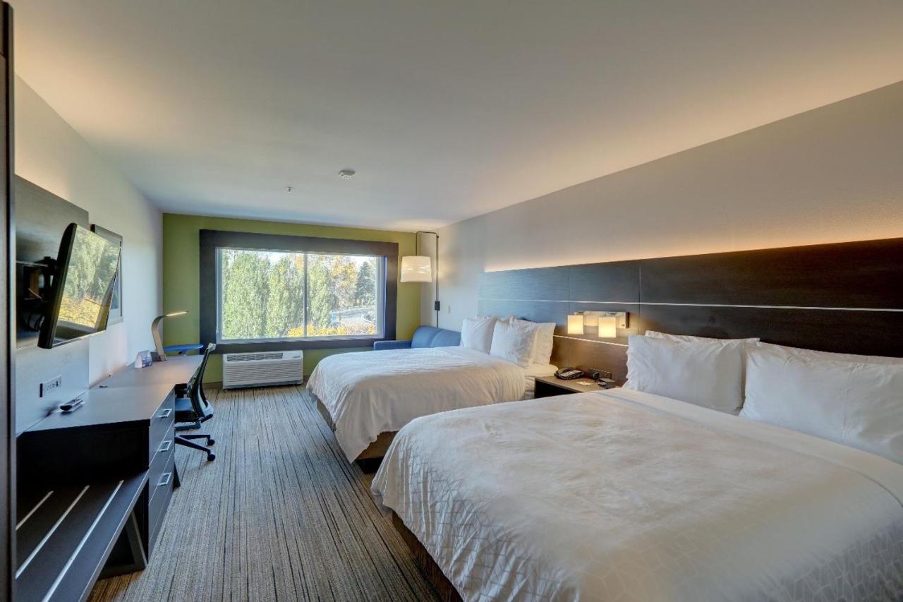 Standard Room at Holiday Inn Express & Suites Auburn Downtown by IHG