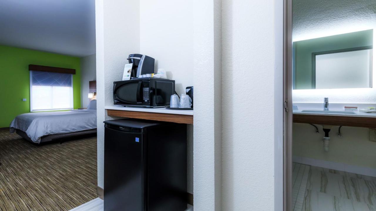 Executive King Room at Holiday Inn Express Osage Beach - Lake Of The Ozarks by IHG