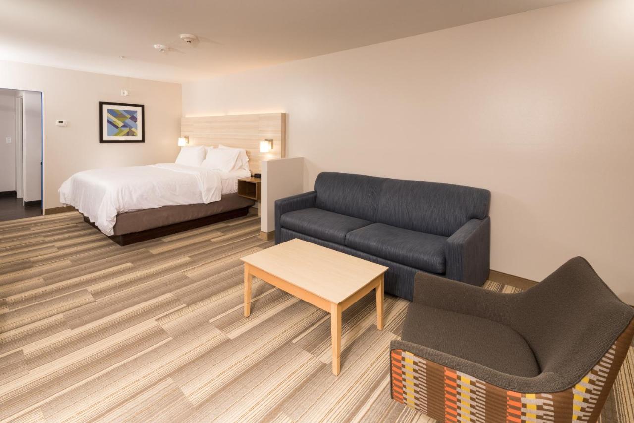 King Suite with Sofa Bed - Disability Access at Holiday Inn Express & Suites Auburn by IHG