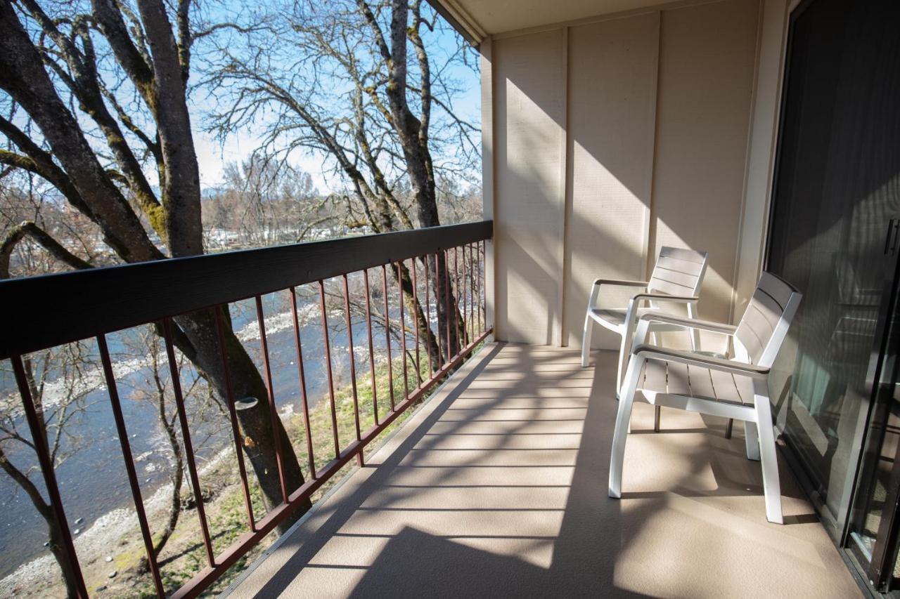 Deluxe Queen Room with Two Queen Beds with River View at Riverside Inn