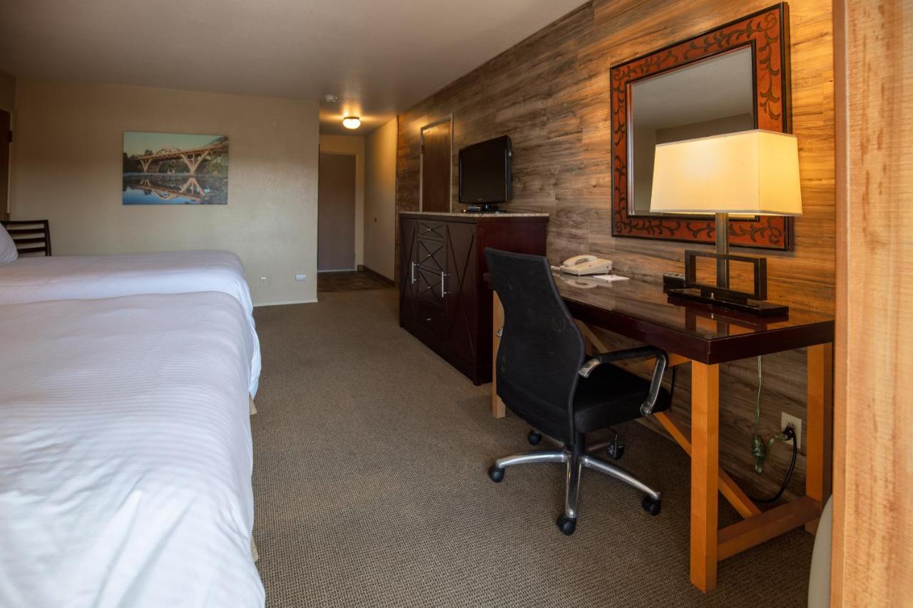 Deluxe Queen Room with Two Queen Beds with River View at Riverside Inn