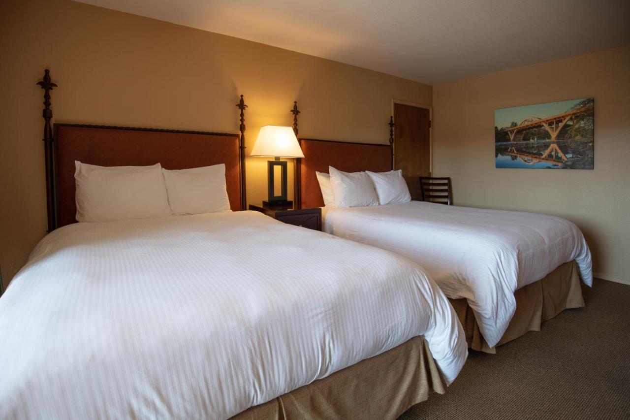Deluxe Queen Room with Two Queen Beds with River View at Riverside Inn