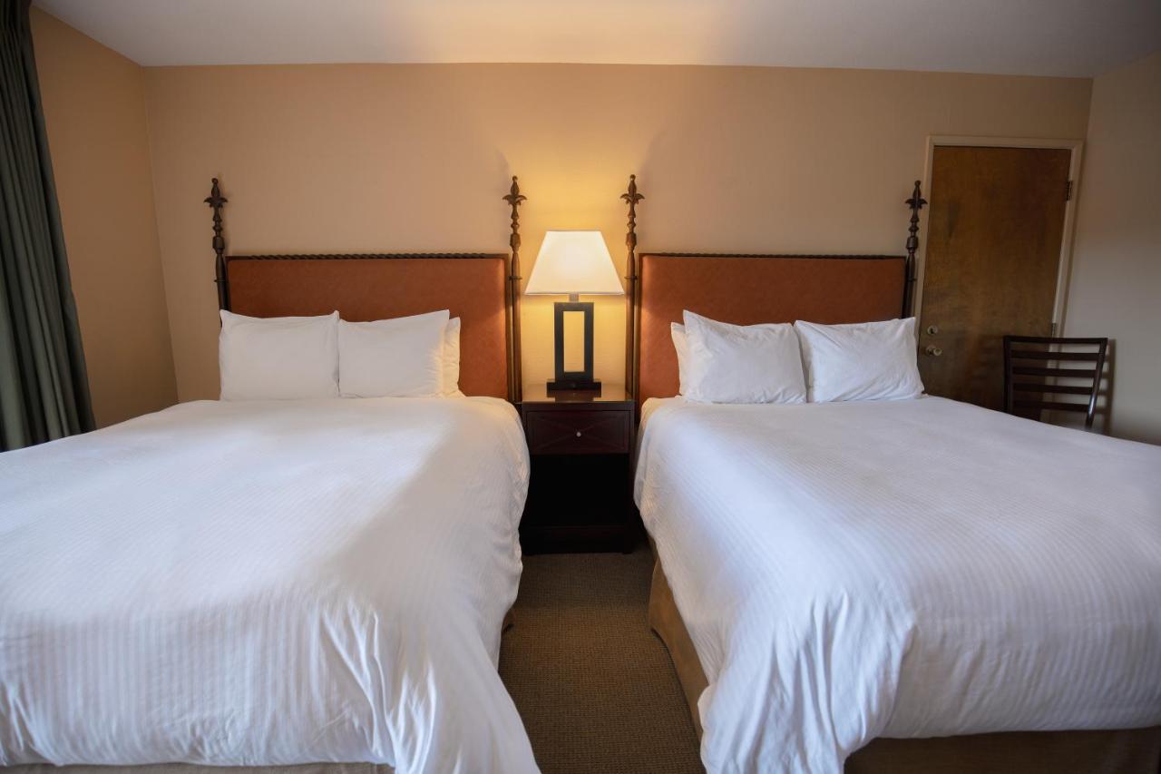 Deluxe Queen Room with Two Queen Beds with River View at Riverside Inn