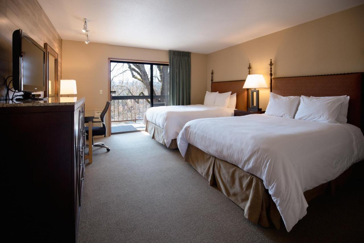 Deluxe Queen Room with Two Queen Beds with River View at Riverside Inn