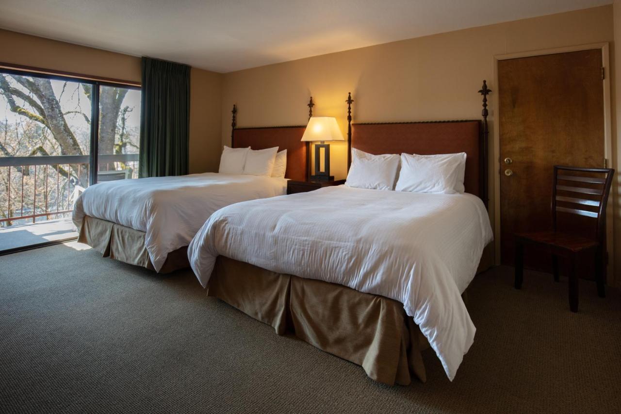 Deluxe Queen Room with Two Queen Beds with River View at Riverside Inn
