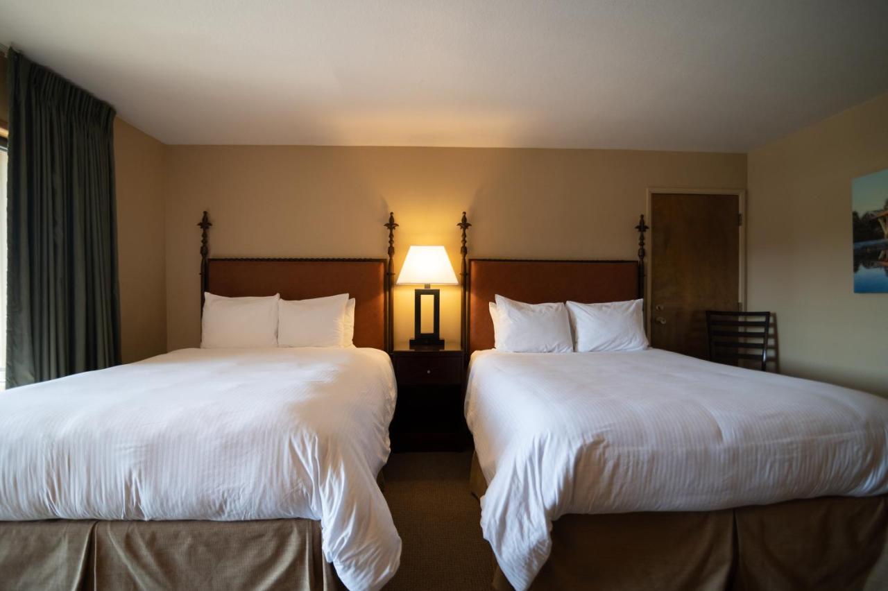 Deluxe Queen Room with Two Queen Beds with River View at Riverside Inn
