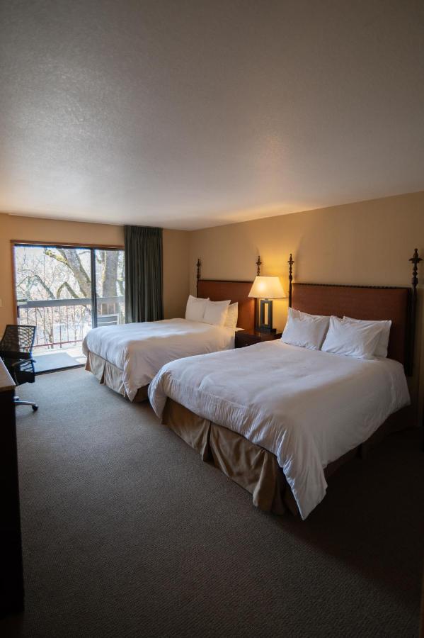 Deluxe Queen Room with Two Queen Beds with River View at Riverside Inn