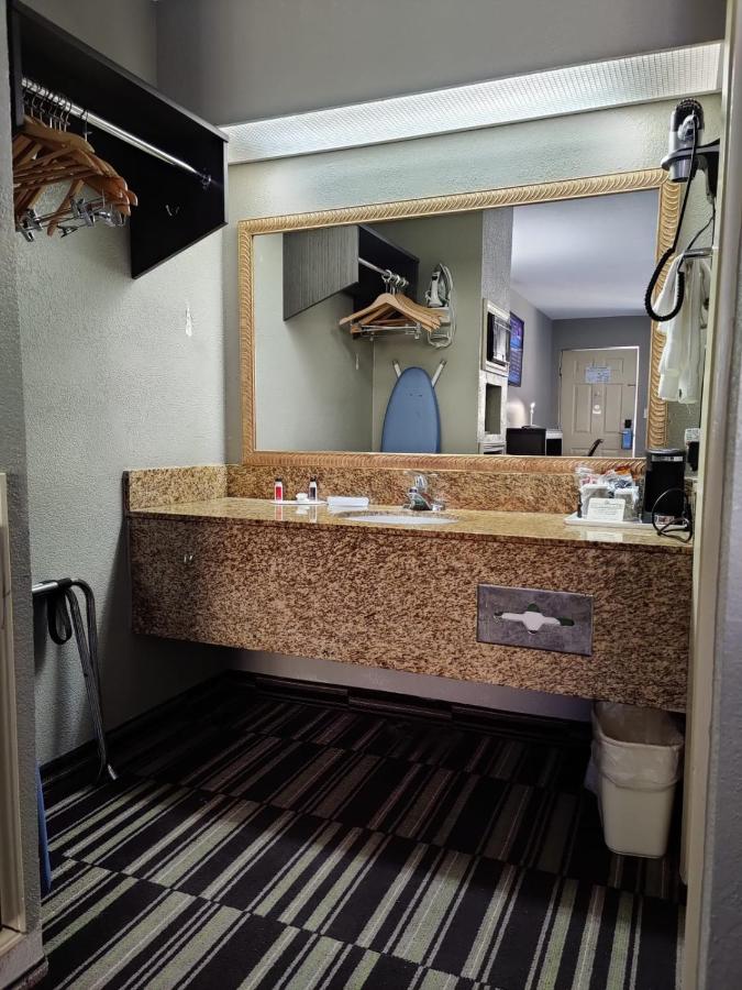 Double Room with Two Double Beds - Smoking at Days Inn by Wyndham Southaven MS