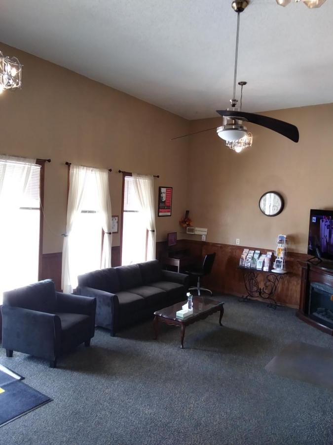 | Amerihost Inn & Suites