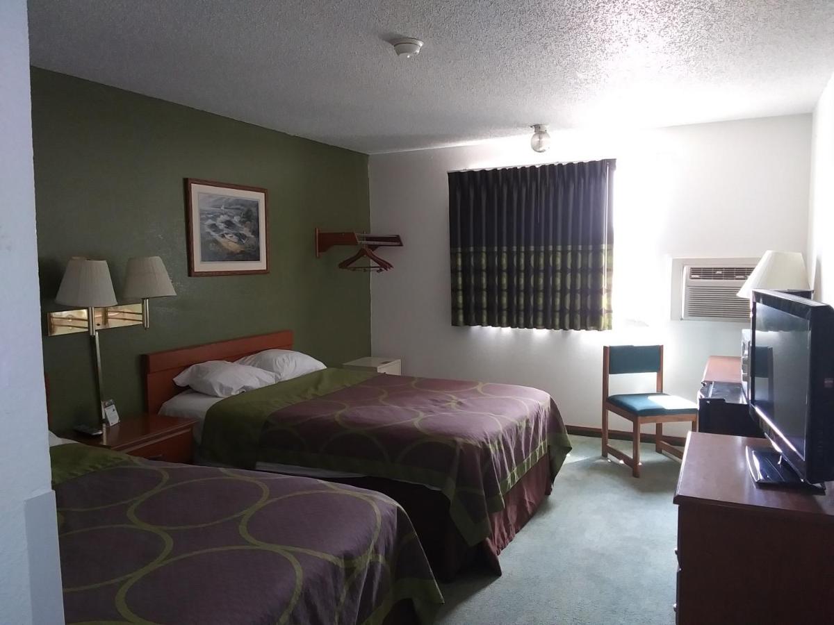 | Amerihost Inn & Suites
