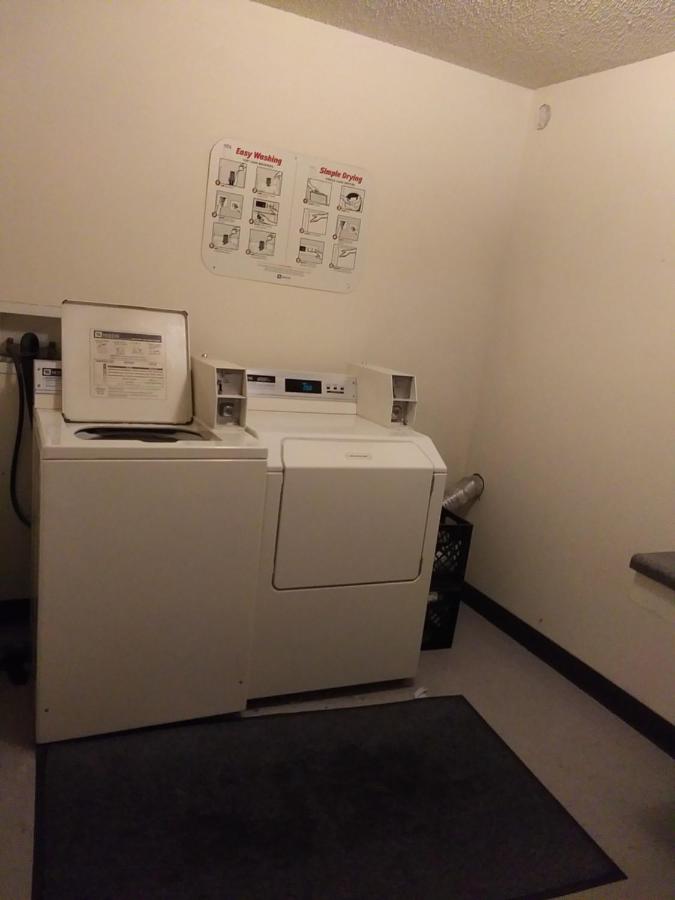 | Amerihost Inn & Suites