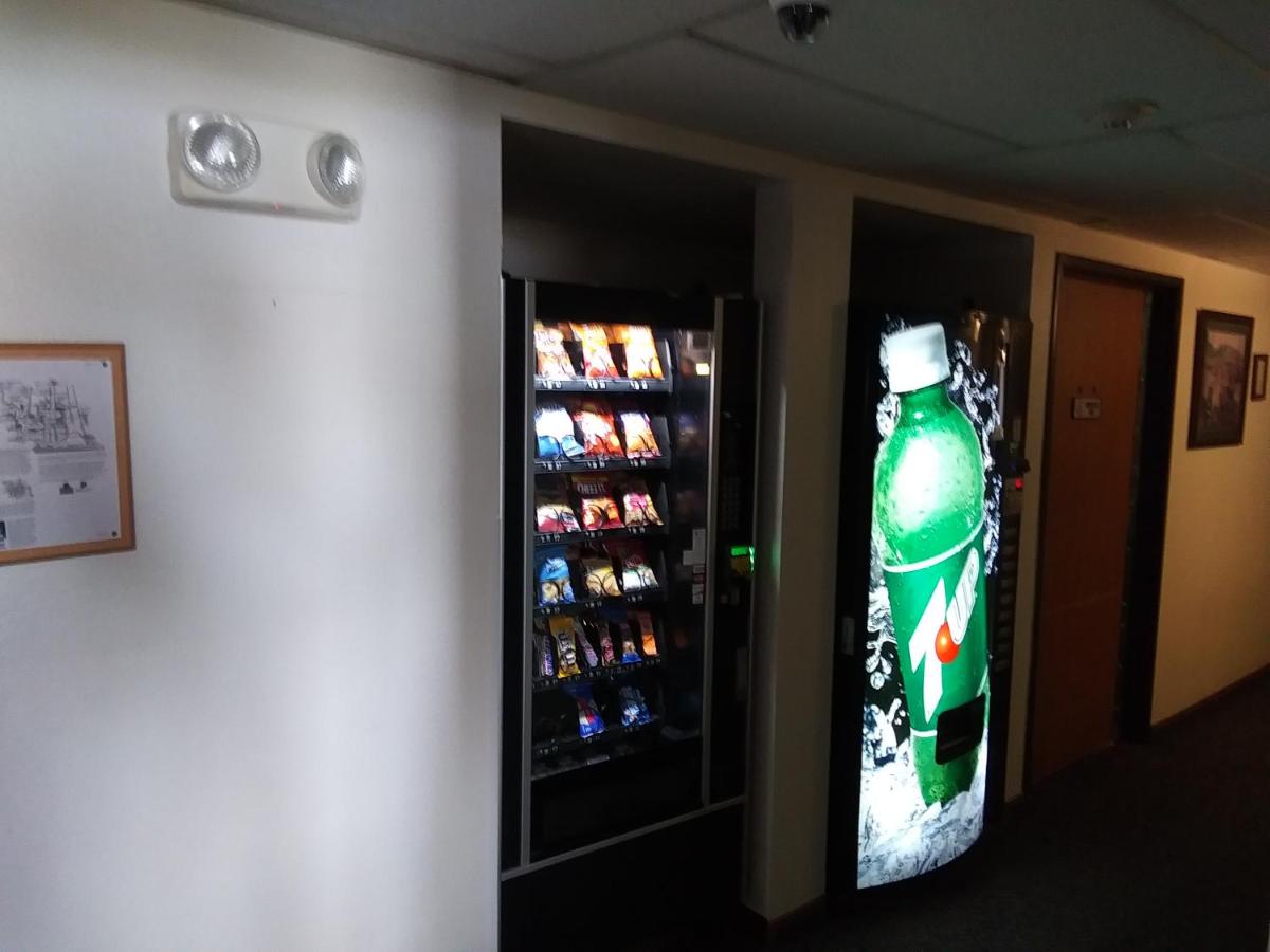 | Amerihost Inn & Suites