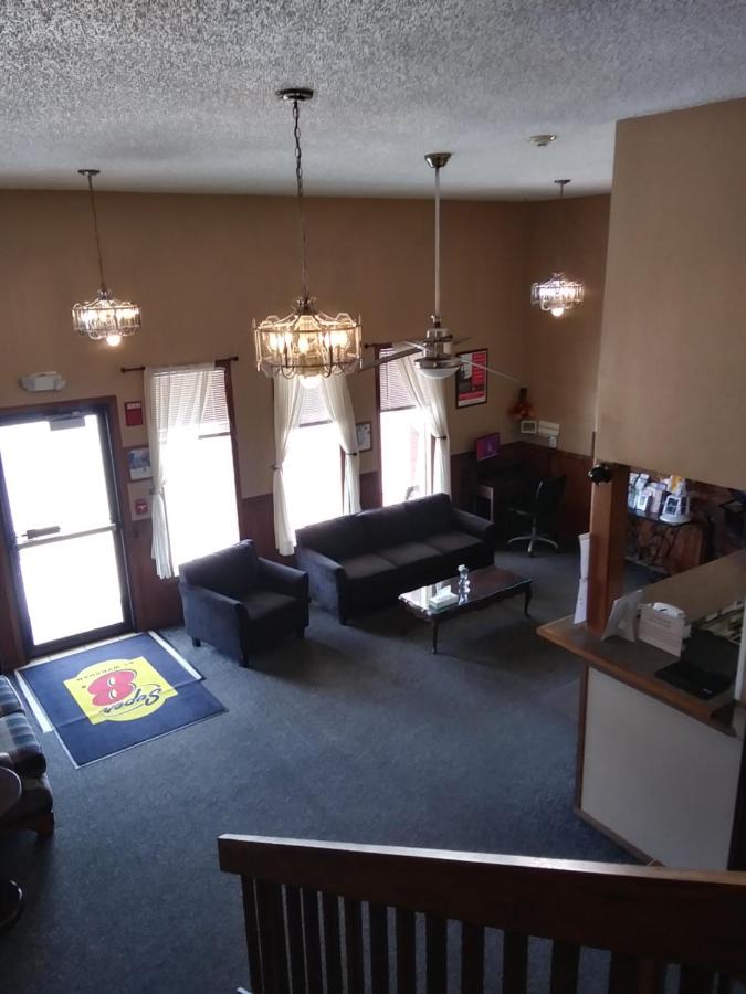 | Amerihost Inn & Suites