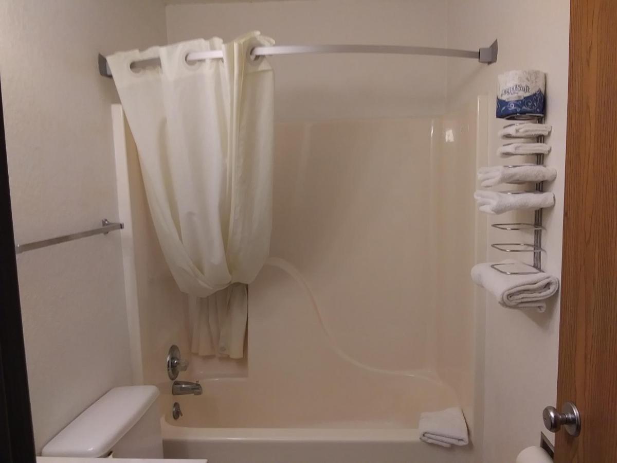  | Amerihost Inn & Suites