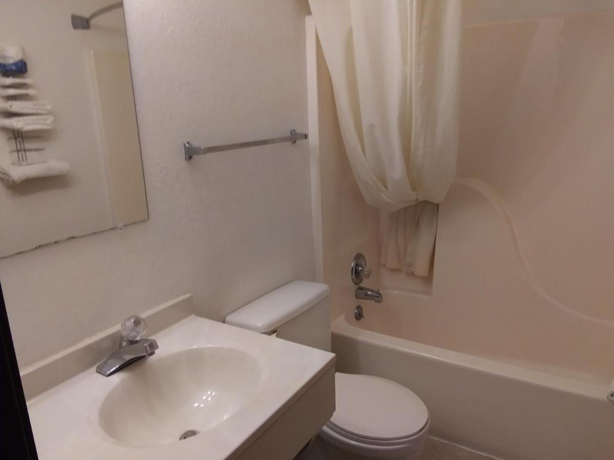 | Amerihost Inn & Suites