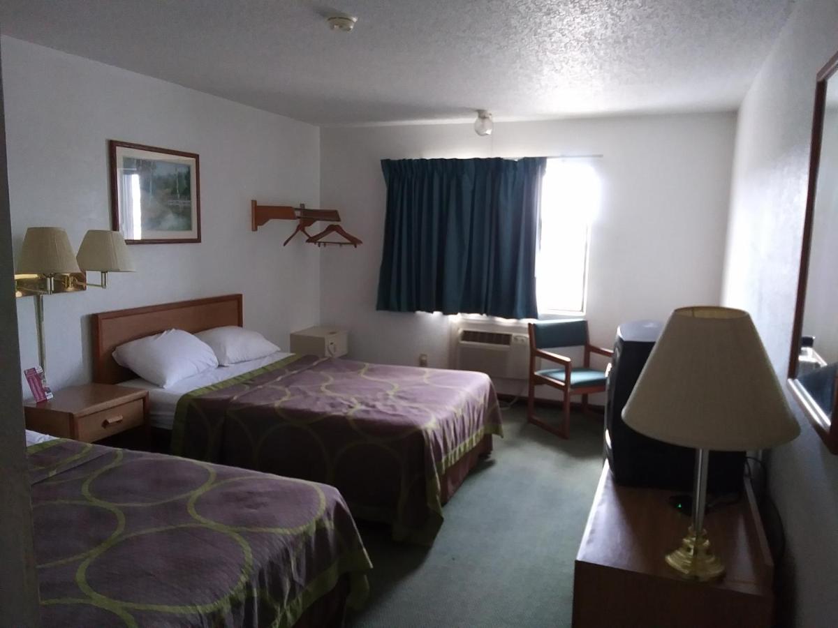| Amerihost Inn & Suites