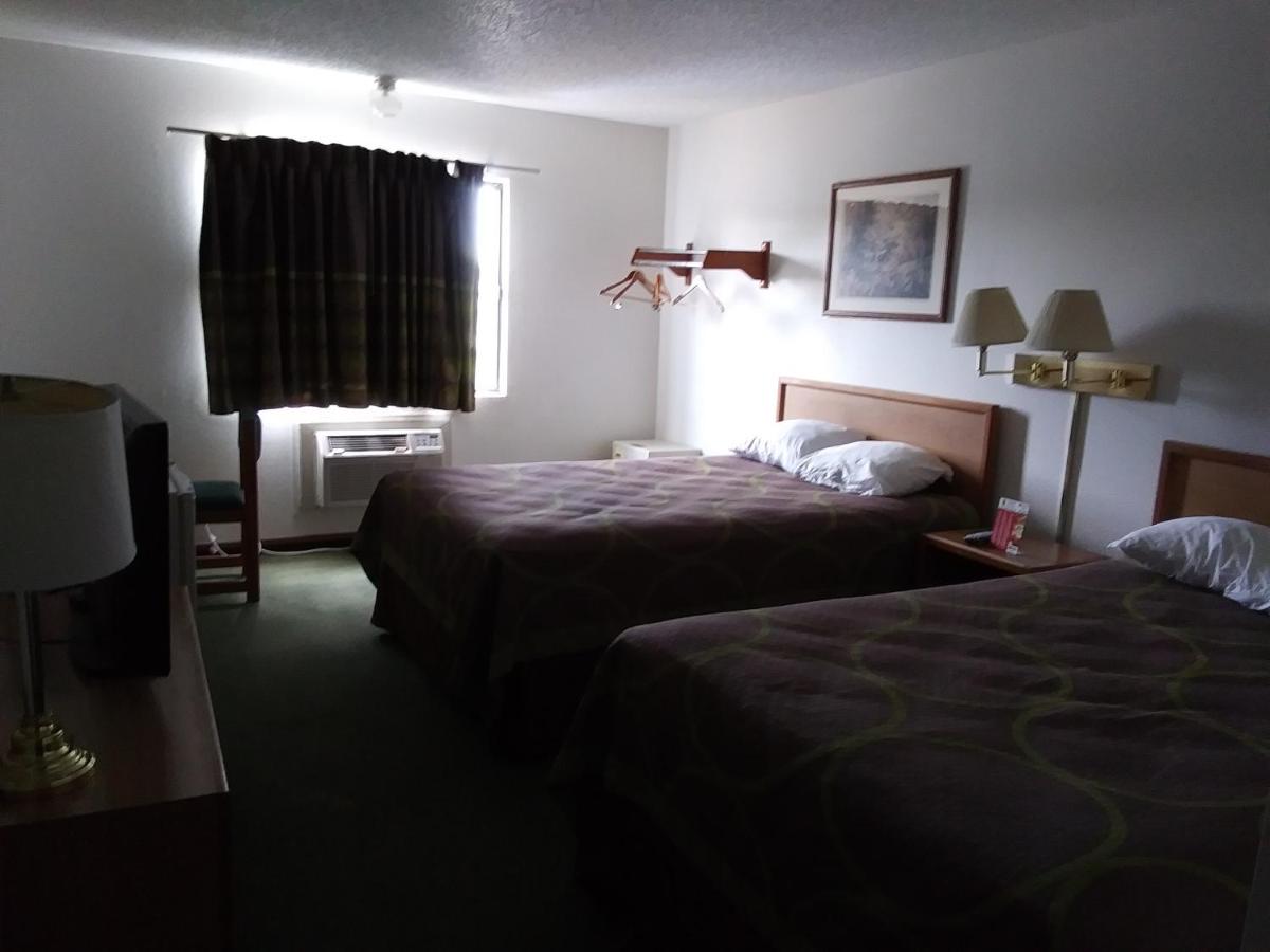 | Amerihost Inn & Suites