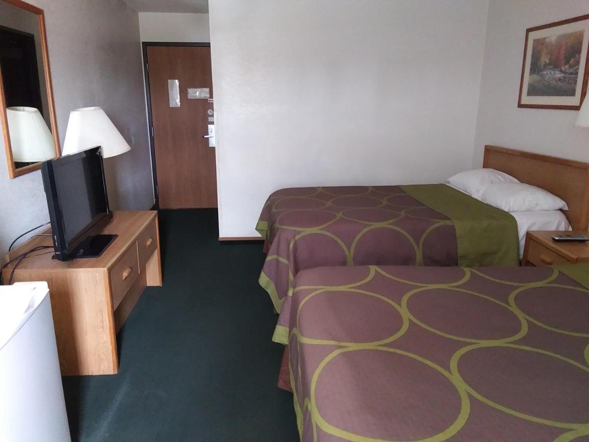 | Amerihost Inn & Suites
