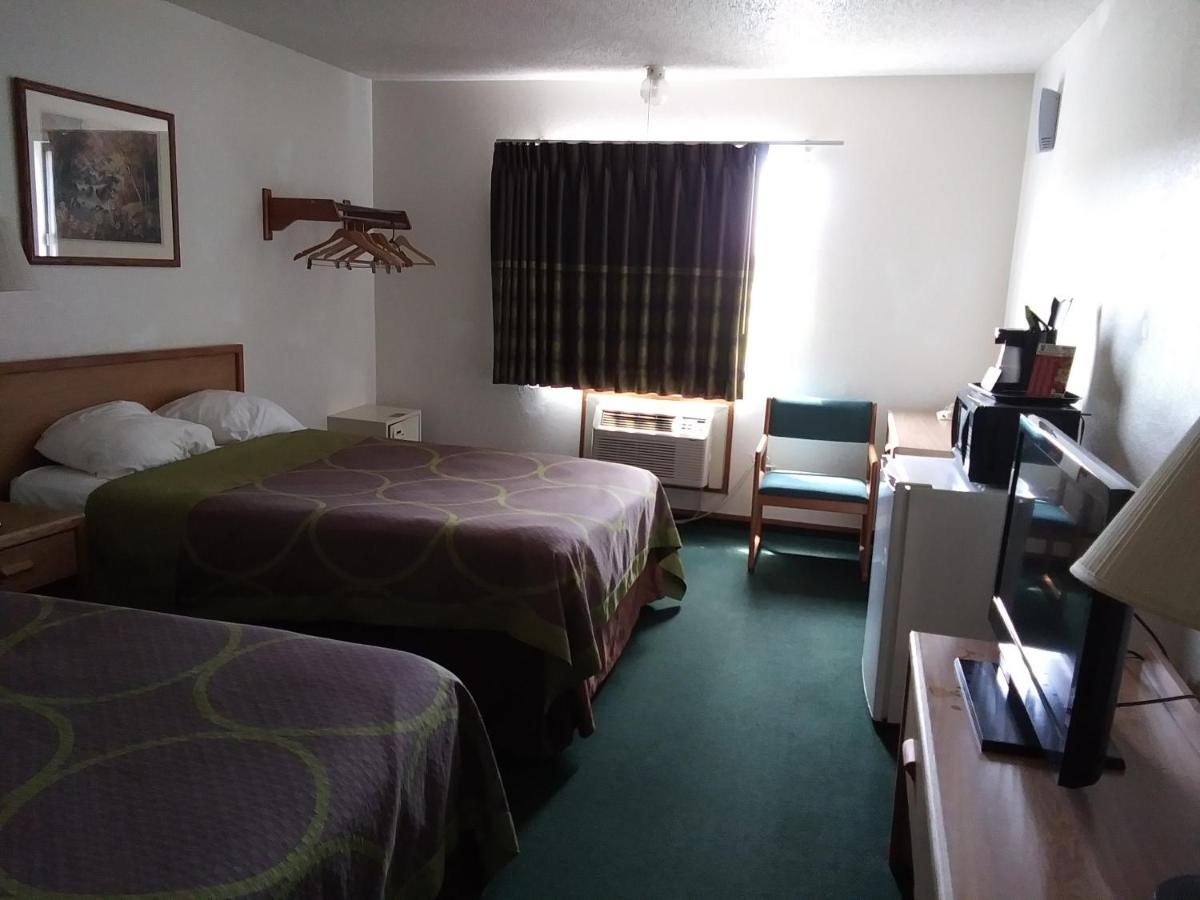 | Amerihost Inn & Suites