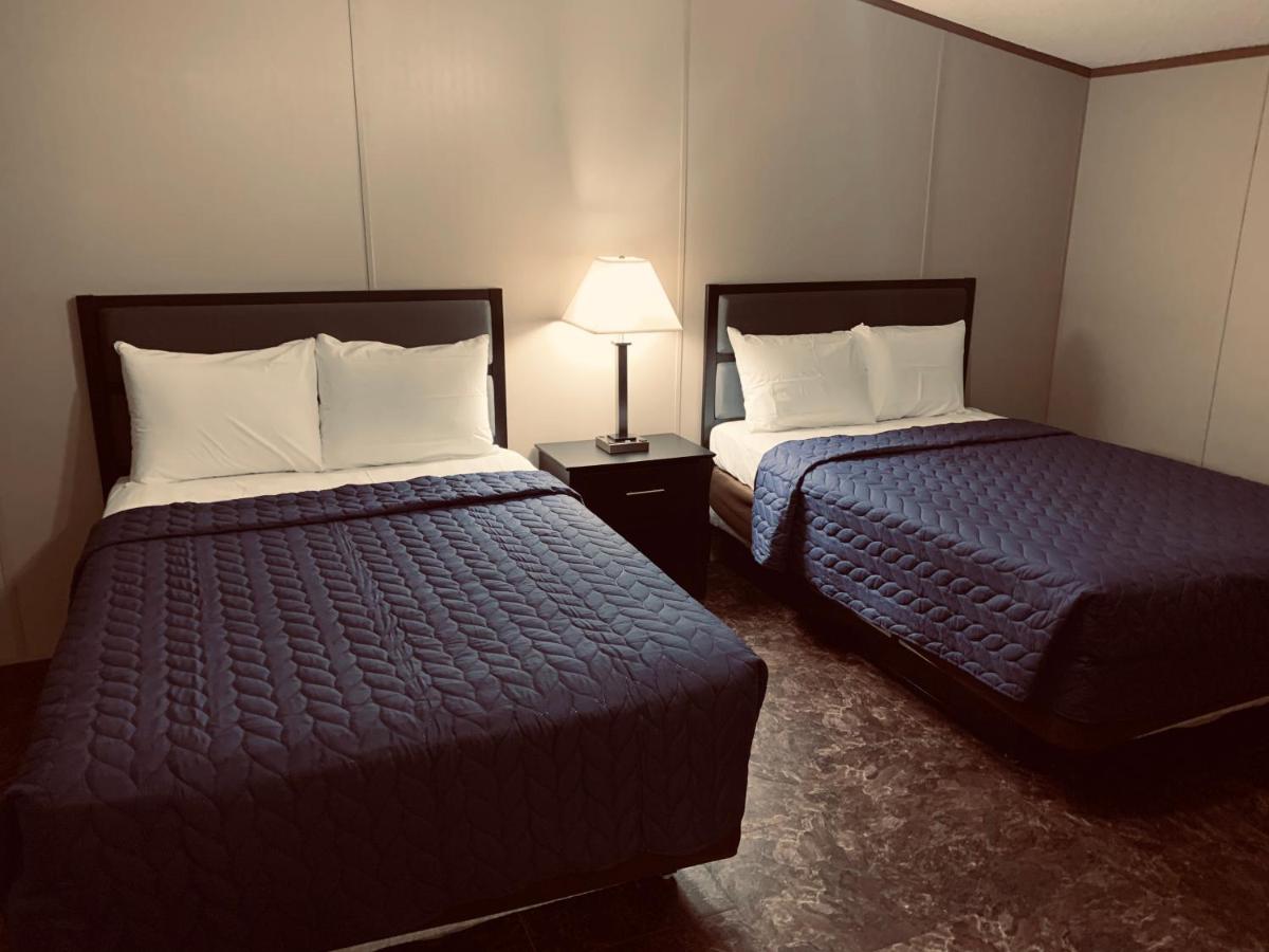 | Monahans Country Inn