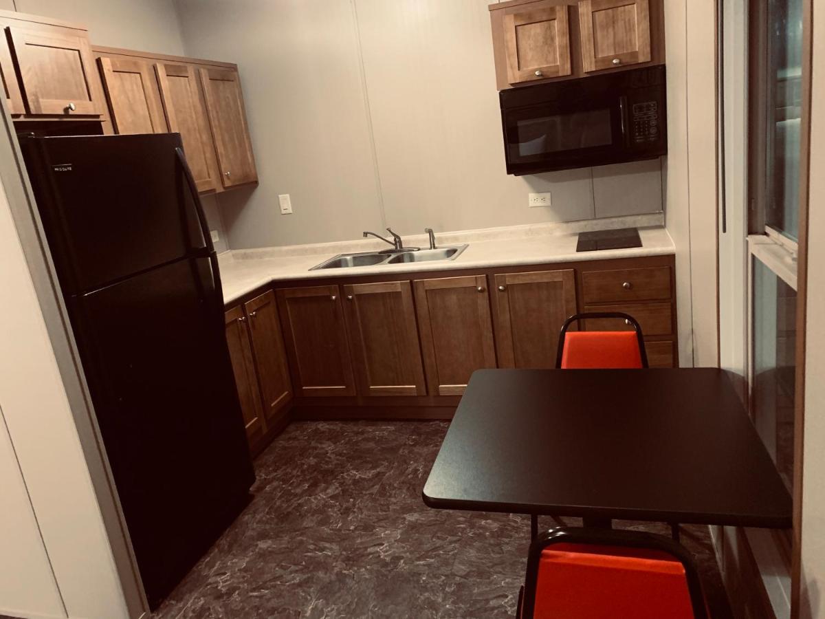 | Monahans Country Inn