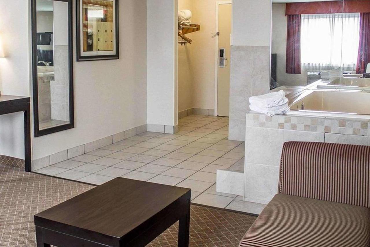 | Norwood Inn & Suites Eagan