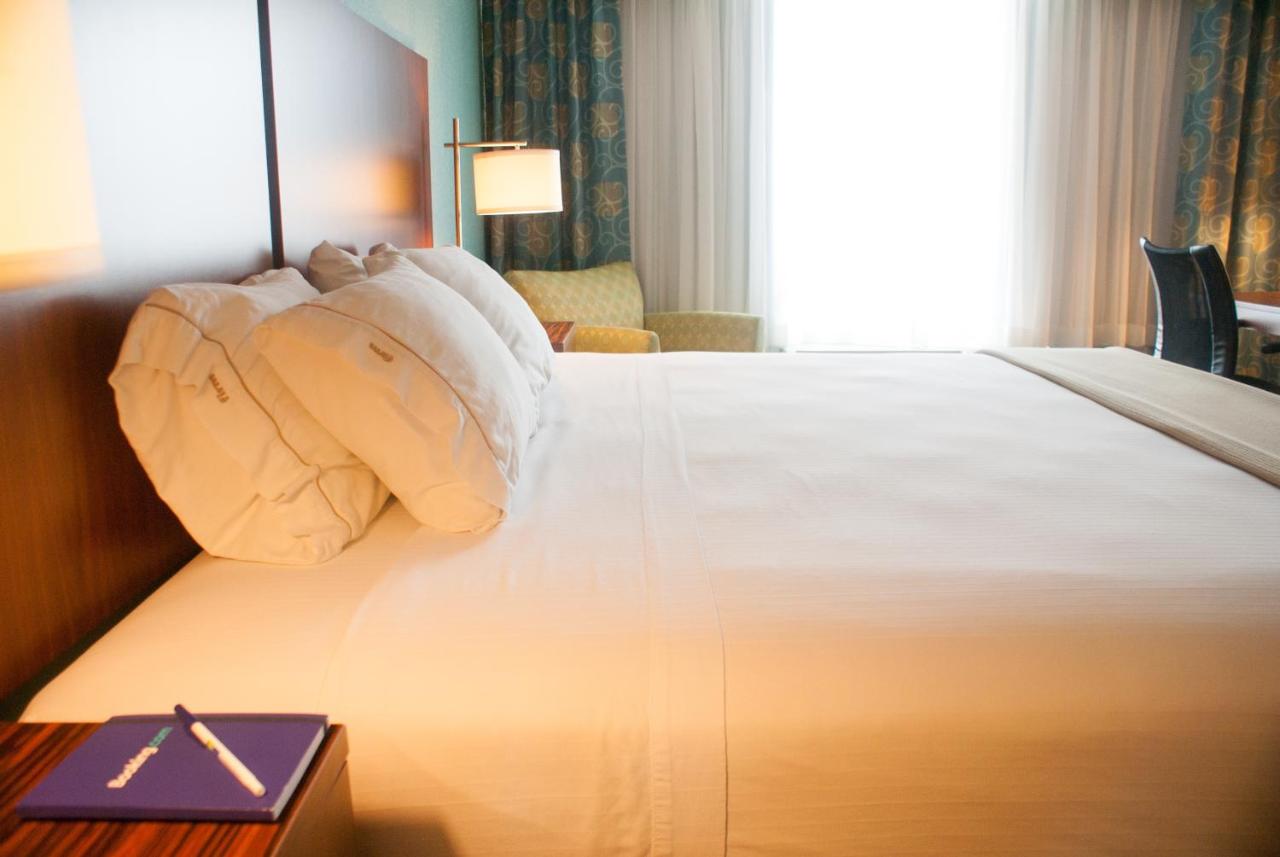 | Holiday Inn Express Hotel & Suites Jacksonville South I-295, an IHG Hotel