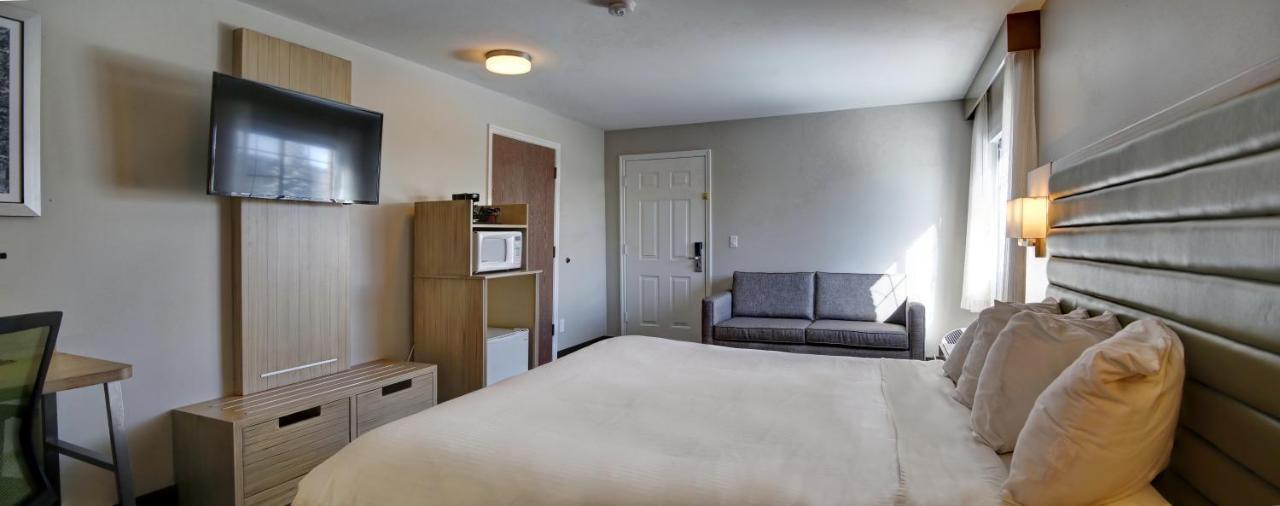 King Room - Non-Smoking at GreenTree Inn Flagstaff
