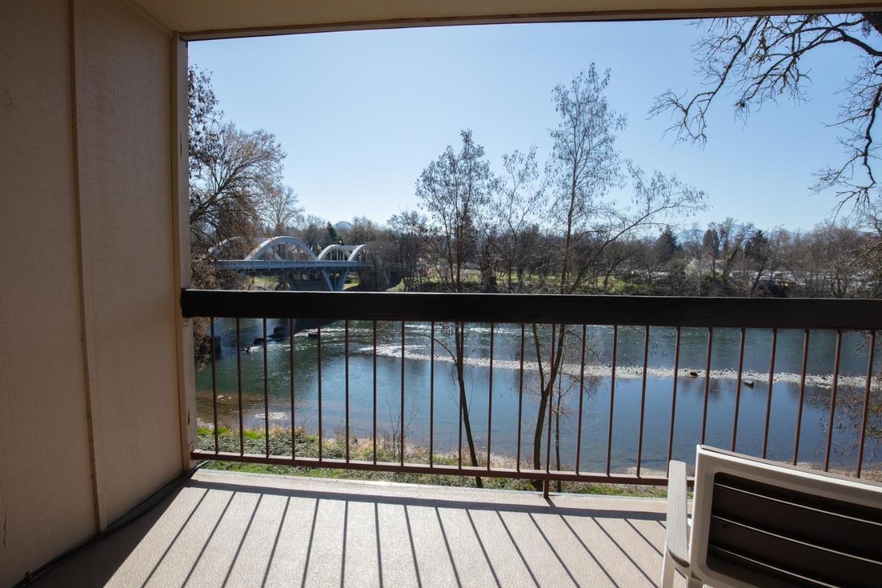 Standard Queen Room with Two Queen Beds with River View at Riverside Inn