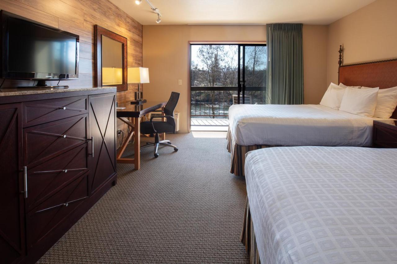 Standard Queen Room with Two Queen Beds with River View at Riverside Inn