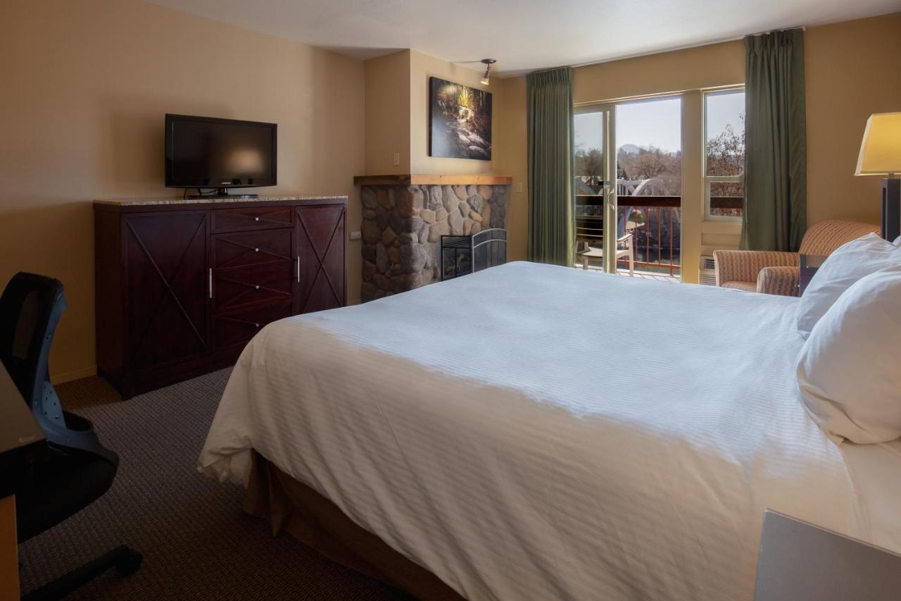 Premium King Room with River View at Riverside Inn