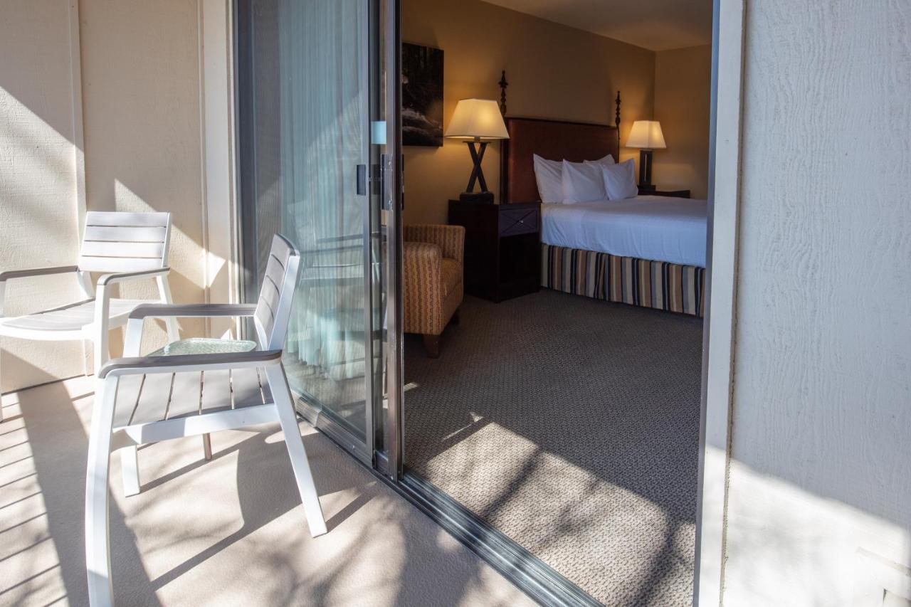 Standard King Room with River View at Riverside Inn