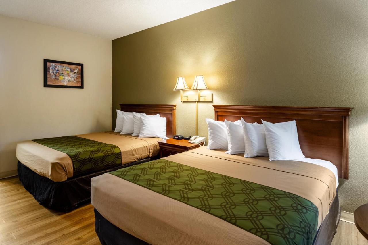 Queen Room with Two Queen Beds - Smoking at Econo Lodge Lake City-North