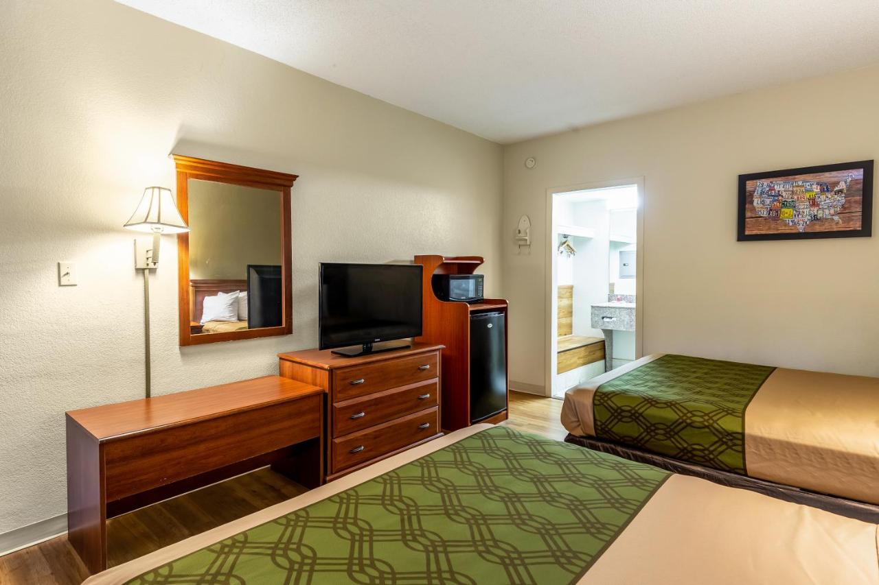 Queen Room with Two Queen Beds - Smoking at Econo Lodge Lake City-North