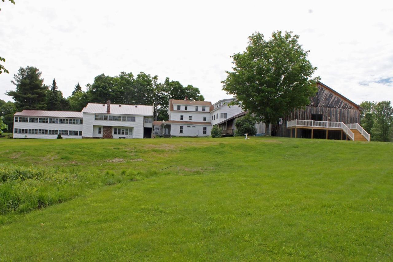 | Lake Shore Farm Inn