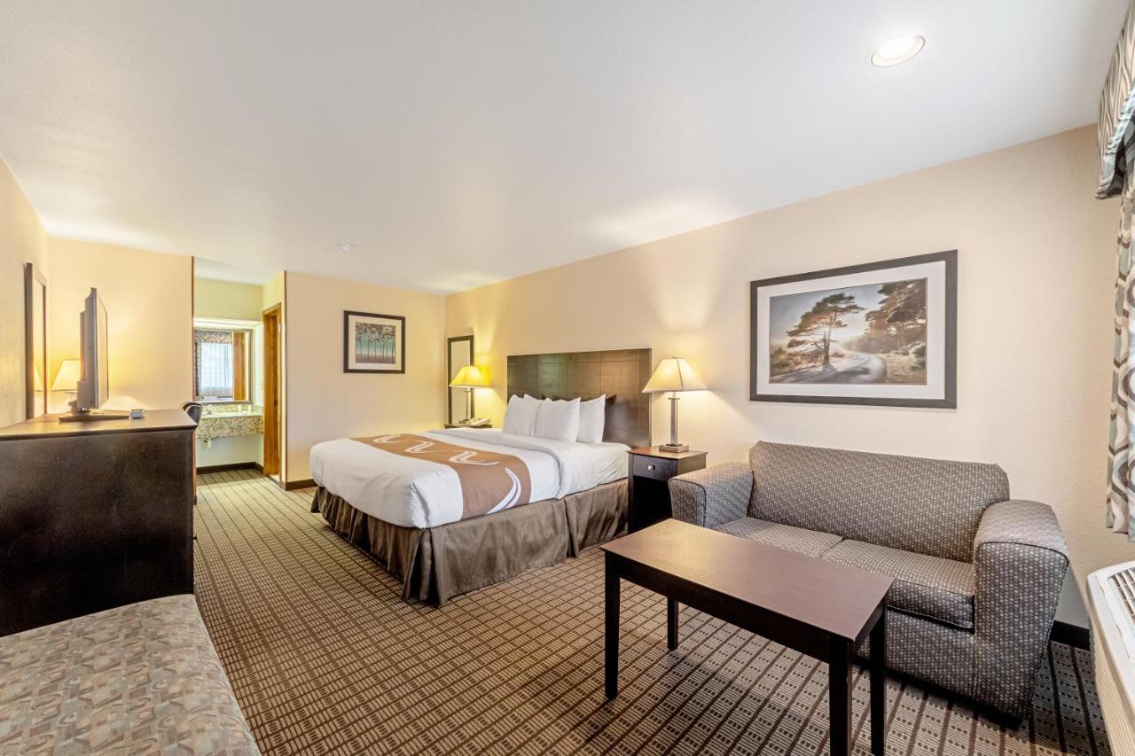 Deluxe King Room - Non-Smoking at Quality Inn