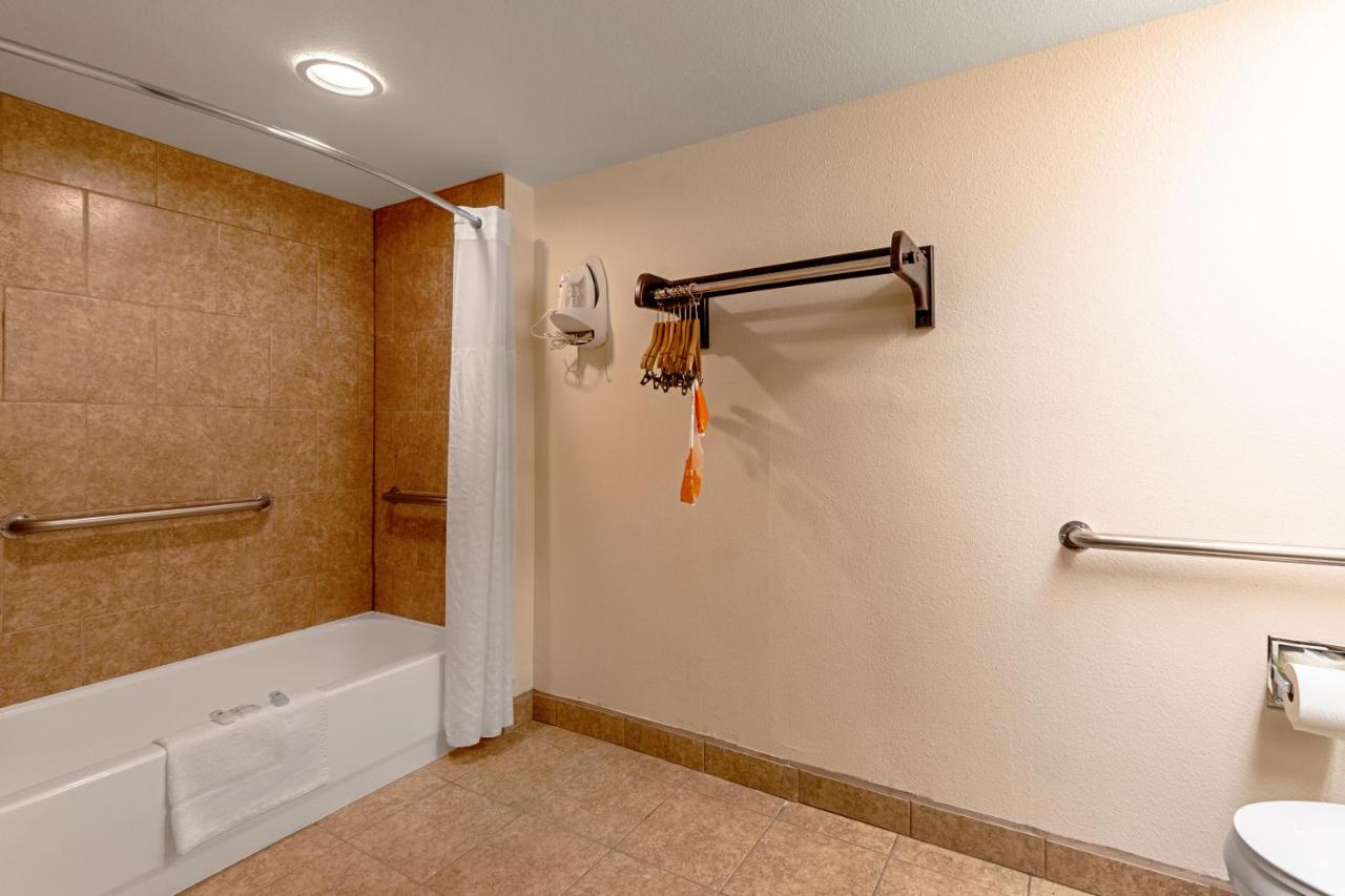 Deluxe King Room - Non-Smoking at Quality Inn