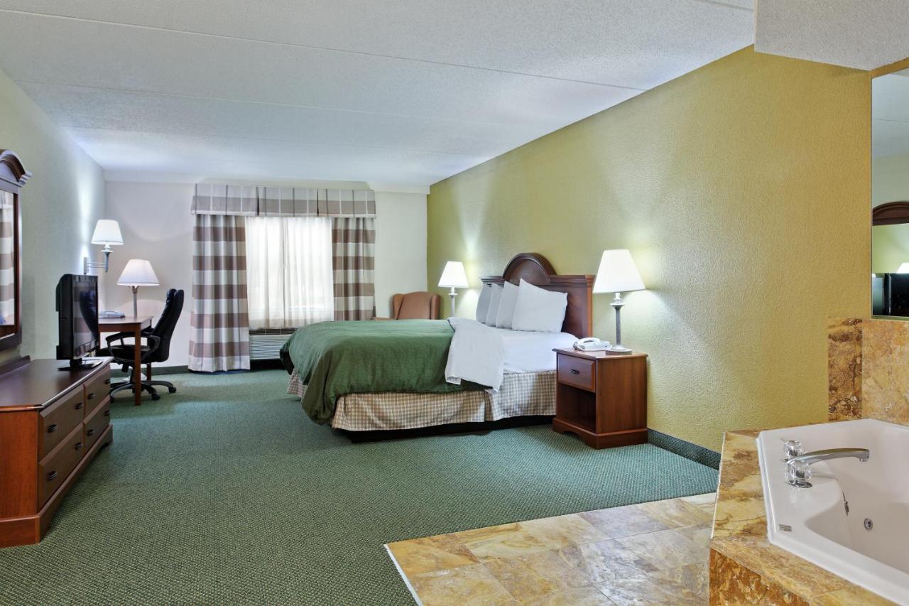 King Room with Spa Bath at Country Inn & Suites by Radisson, Charlotte University Place, NC