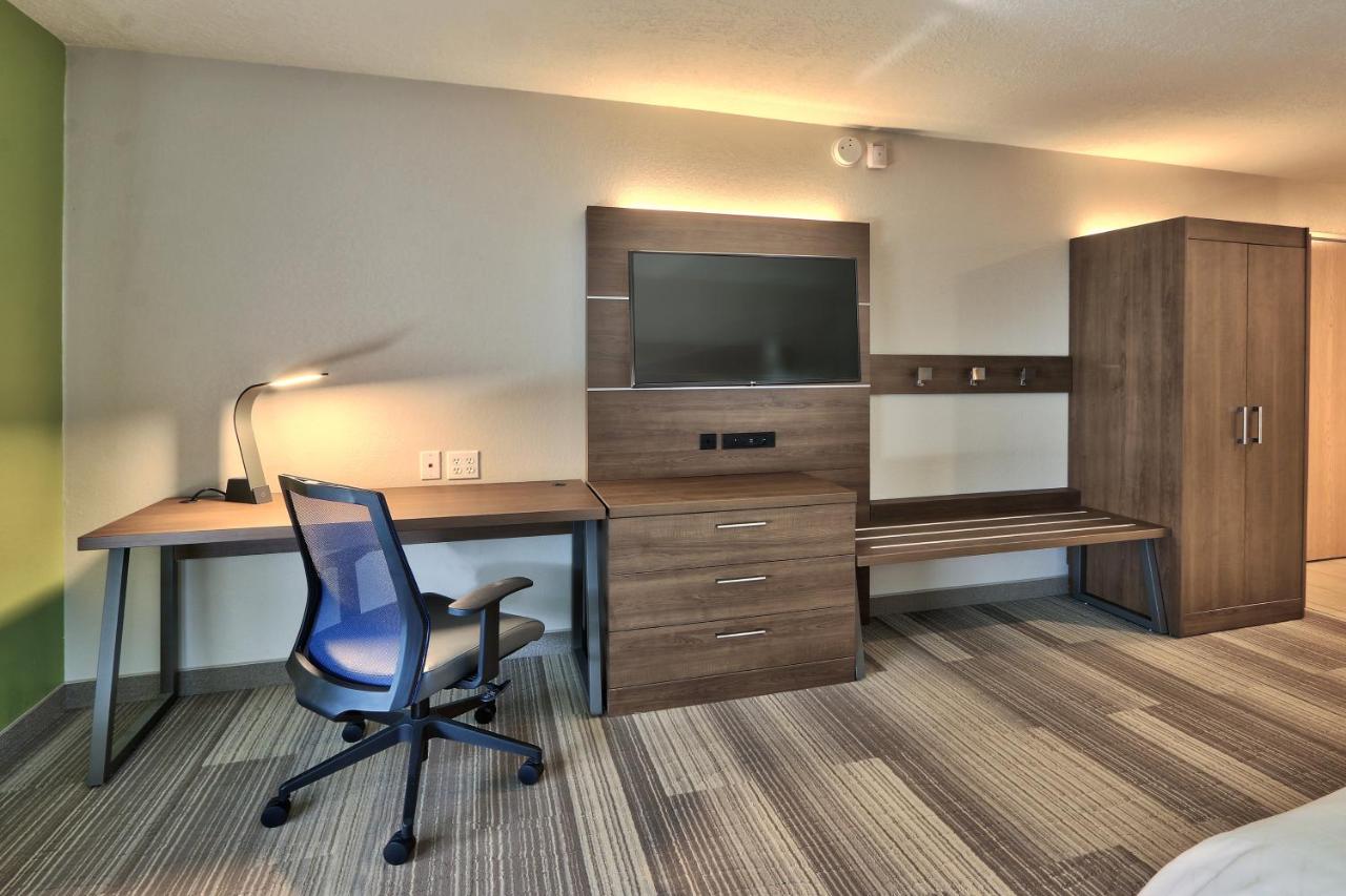 Standard King Room with Accessible Roll-In Shower at Holiday Inn Express Socorro by IHG