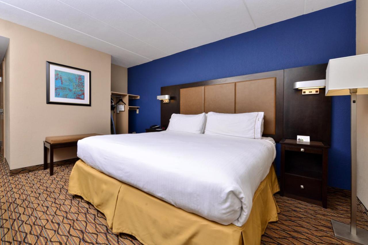 | Holiday Inn Express Hunt Valley, an IHG Hotel