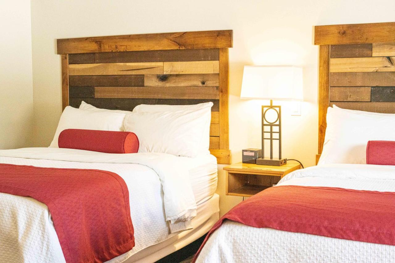 Deluxe Double Room with Two Queen Beds at Sawtelle Mountain Resort