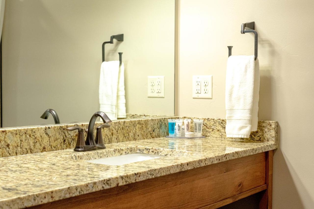 Deluxe Double Room with Two Queen Beds at Sawtelle Mountain Resort